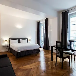 Oda ve Kahvaltı Square, Paris